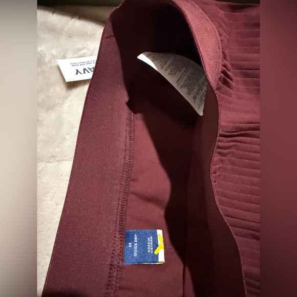 Old Navy Women's Wine Pleated Mini Skort - Picture 2 of 2